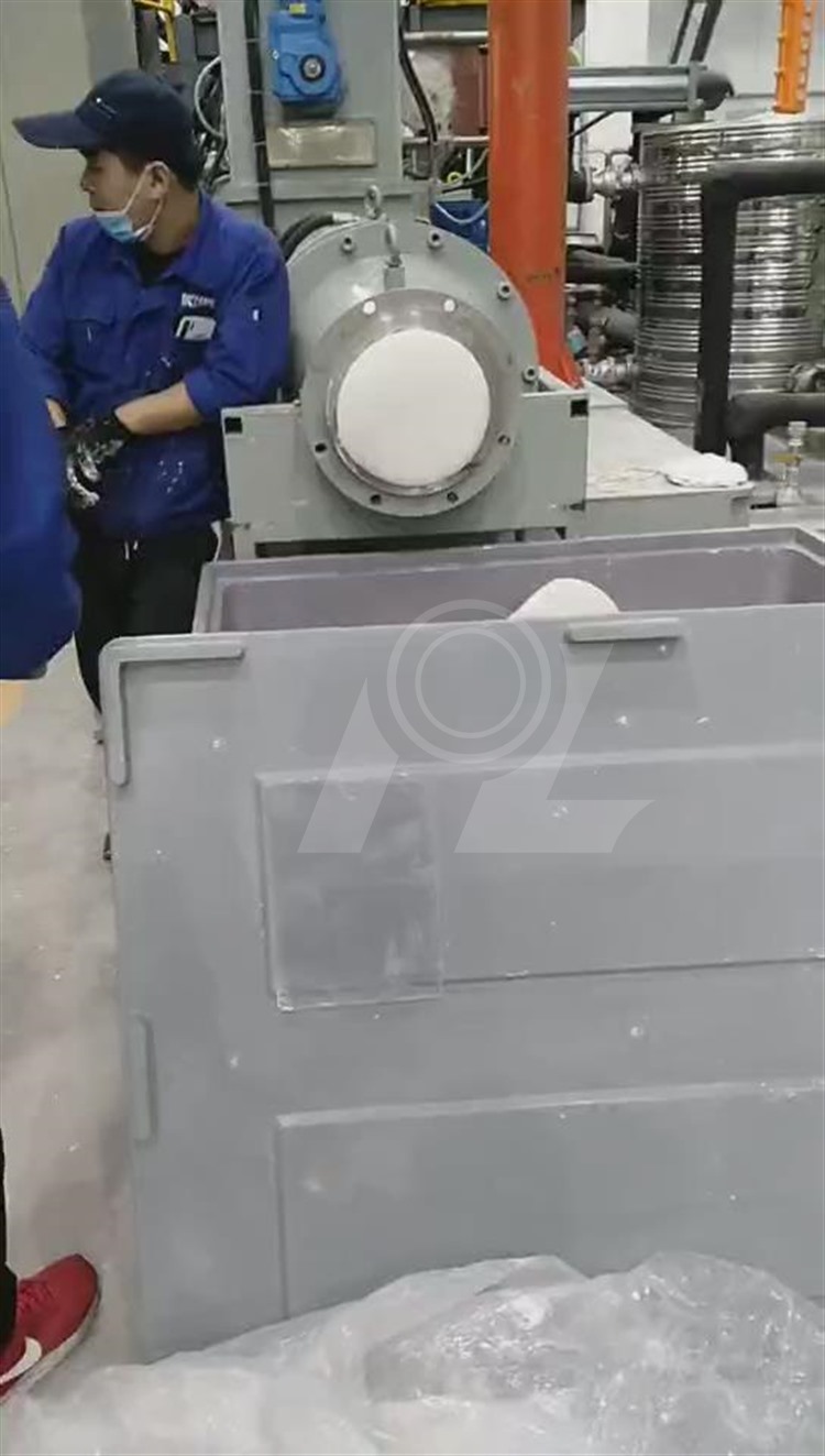2，上料，捏合精煉
